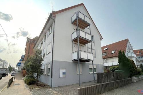 Außenansicht - Attraktive, freie 2 ½-Zimmer-DG-Wohnung mit Stellplatz