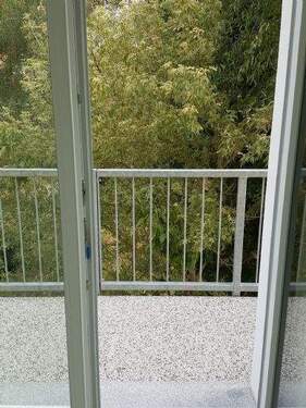 Blick auf Balkon - 4 Zimmer Etagenwohnung in Berlin