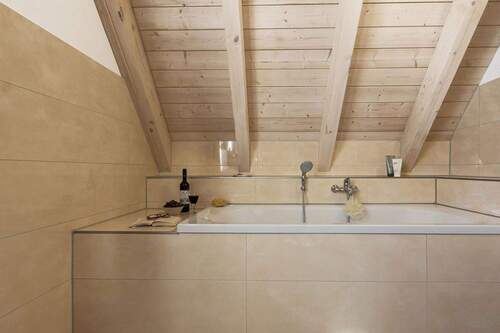 Bad im OG mit Badewanne - 