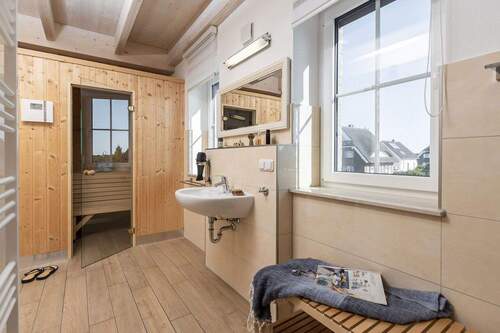 Bad im OG mit Sauna - 