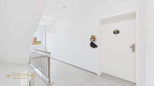 Hausflur - 4 Zimmer Etagenwohnung zum Kaufen in Geestland