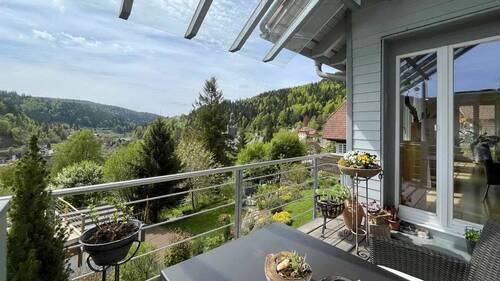 Überdachter Süd-Balkon mit traumhaftem Weitblick - 