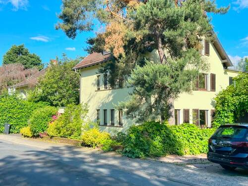 K214 Strassenansicht - Einfamilienhaus mit separater Wohnung und schönem Garten