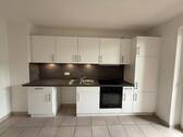 Moderne Einbauküche - Helle, teilsanierte 2-Zimmer-Wohnung mit Loggia in Ashausen