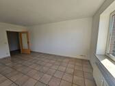 Helle Wohnung mit Fliesenboden - 