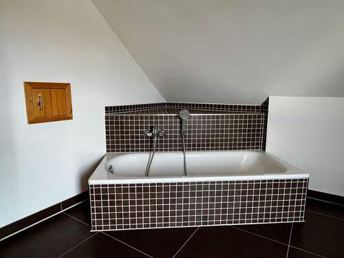 Badewanne, WC und Bidet - 