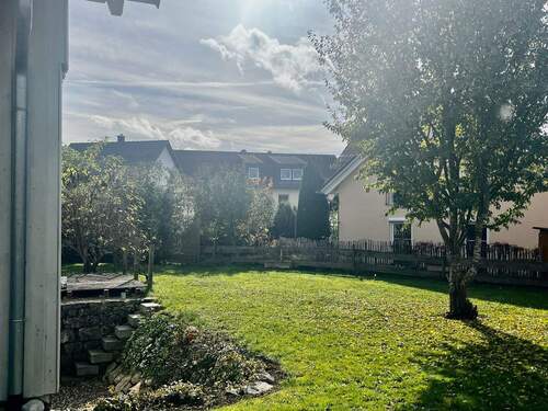Der große Garten lädt zum Spielen ein - 