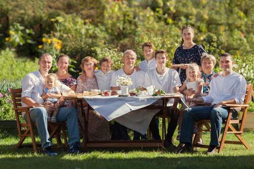 und bietet Platz für die ganze Familie - 