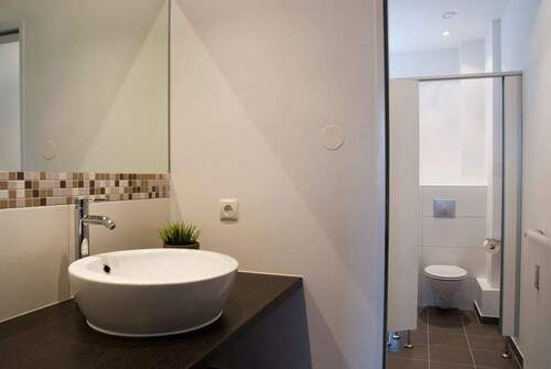 Bad - Büro mit 68,00 m&sup2; in Berlin zur Miete