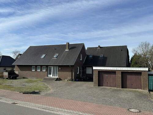 Außen vorne - Mehrfamilienhaus am Deich in Rhauderfehn!