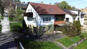 26002-RL-01 - Freistehendes Einfamilienhaus mit drei Garagen in bester Lage