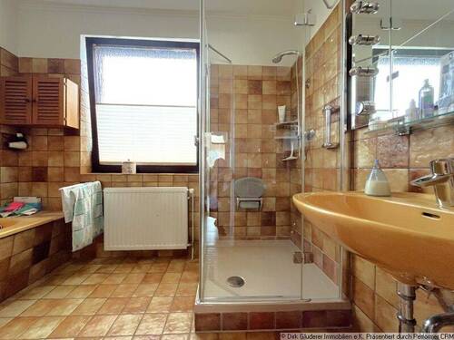 Bad mit Wanne+Dusche - 