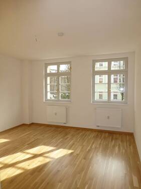 Referenzbild Wohnen (2) - Hochwertig sanierte 2-Raumwohnung mit Balkon am Auensee