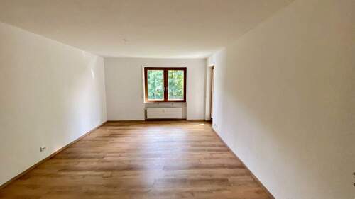 Wohn-/Esszimmer läßt viel Sonne herein - 