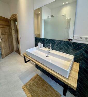 Großzügiges Waschbecken - 