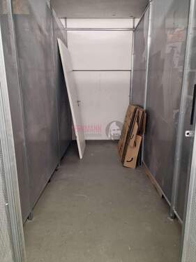 Kellerabteil mit Stromanschluss - 