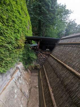 Holzlager hinter Kinderhaus - 