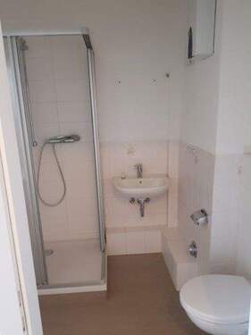 Separate Dusche und WC - 