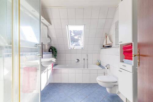 Vollbad mit separater Dusche - 