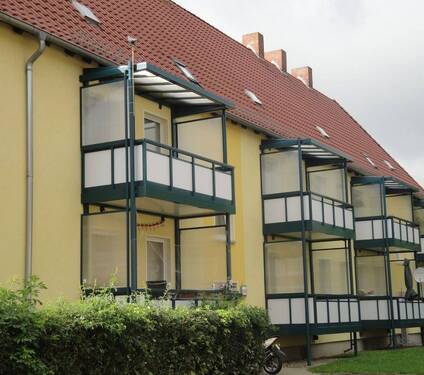 Hausansicht - Leben statt pendeln - moderne Wohnung mit Balkon!