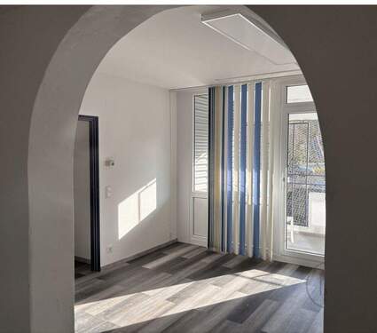 Eingang - Frisch sanierte 2-Zimmer-Wohnung mit Balkon