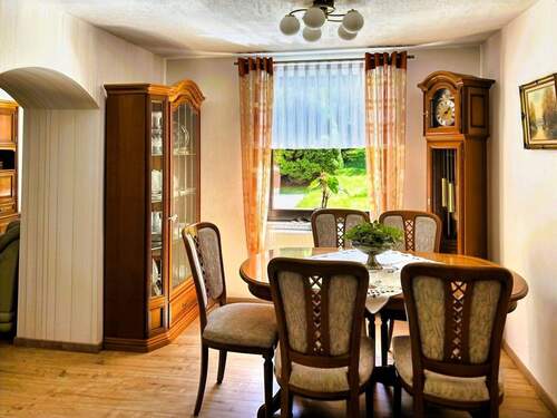 EG Wohnzimmer-Essbereich - 7 Zimmer Mehrfamilienhaus, Wohnhaus in Bleicherode