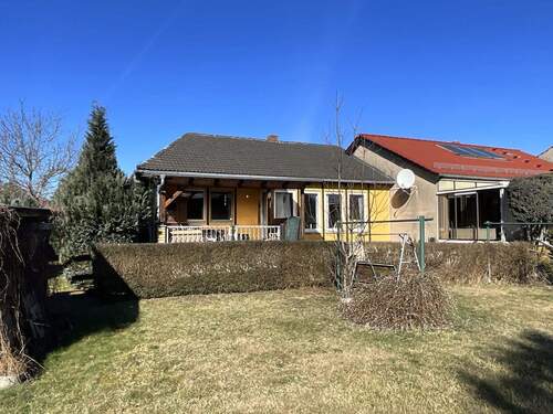 Hofansicht - 4 Zimmer Bungalow in Hosena