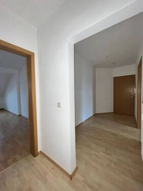 Flur mit Holztüren - 
