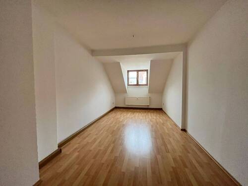 Dachgeschosswohnung mit Balkon - 