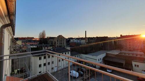 Balkonblick bei Sonnenuntergang - 
