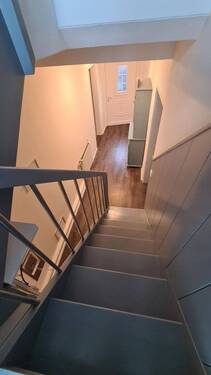Treppe von OG in Flur EG Haupthaus - 