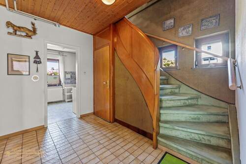 Flur - 7 Zimmer Einfamilienhaus zum Kaufen in Elsfleth