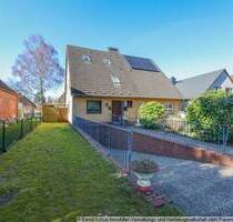 Doppelhaushälte großem Grundstück in HH-Lurup - Hamburg