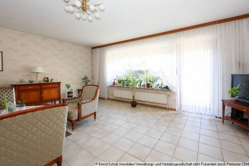 4 Wohnzimmer mit Zugang zur Terrasse - Doppelhaushälfte mit 100,40 m&sup2; in Hamburg zum Kaufen