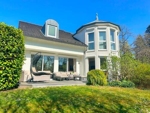 K146 Garten und Terrasse - 7 Zimmer Einfamilienhaus zum Kaufen in Kronberg im Taunus