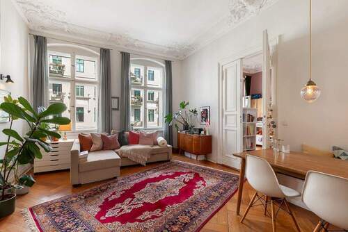Wohnbereich - Charmante 3-Zimmer-Altbauwohnung mit zwei Balkonen im beliebten Winsviertel