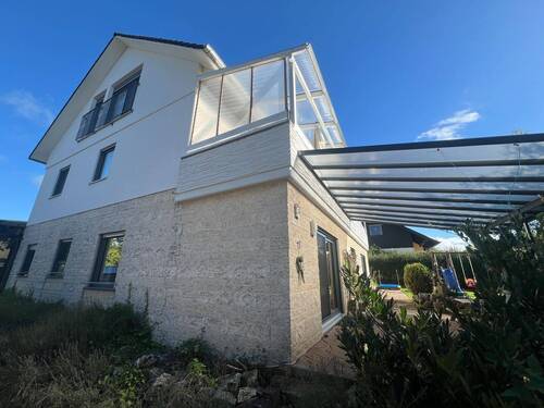 Seitenansicht Haus - 9 Zimmer Mehrfamilienhaus, Wohnhaus zum Kaufen in Allenfeld