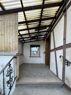 Haus-Eingangsbereich - 6 Zimmer Reihenendhaus zum Kaufen in Kyffhäuserland