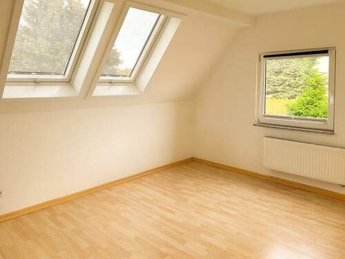 Lichtdurchflutetes Schlafzimmer_entrümpelt - 