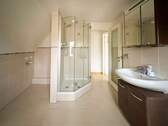 Badezimmer mit Dusche - 