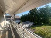 Balkon mit Sicht in den Garten - 