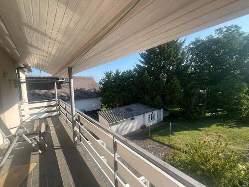 Balkon mit Sicht in den Garten - 