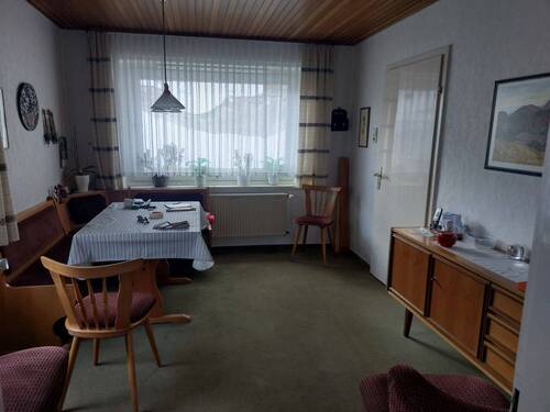 Esszimmer im EG möbliert - 