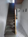 Flur im EG mit Treppe ins DG - 