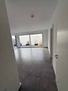 Wohnzimmer.JPG - 2 Zimmer Terrassenwohnung zum Kaufen in Neu-Isenburg