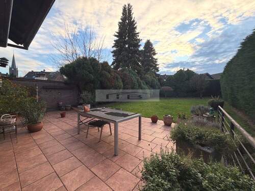 EG - Terrasse mit Garten - 