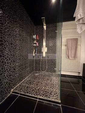 UG - Badezimmer große Dusche - 