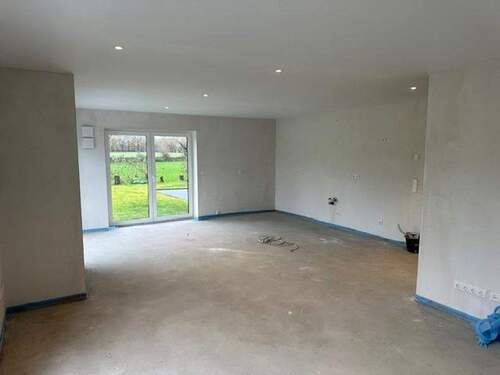 großzügiges Wohnzimmer - 