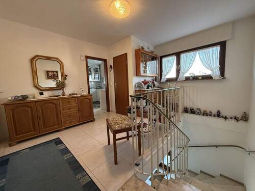 Treppenaufgang mit Diele - 