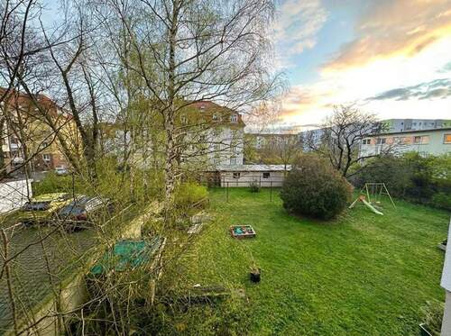 Blick vom Balkon _optimiert mit KI - 2 Zimmer Etagenwohnung in Dresden